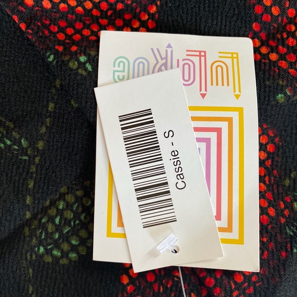 LLR Cassie Black with Red Roses - Picture 4 of 4